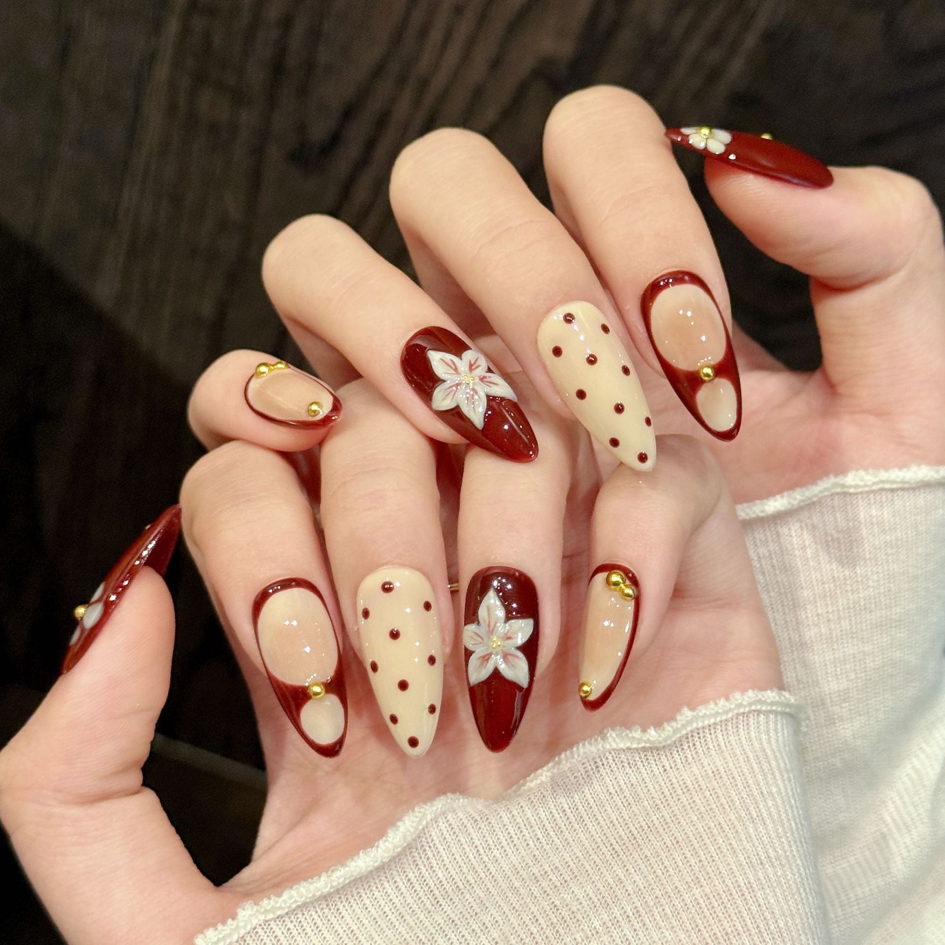 365nails: "레트로 체리 블라썸" – 3D 플로럴 도트 수제 아몬드형 네일