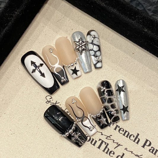 Spice Girl  black and white contrasting color magic mirror hand-painted crocodile pattern totem press-on nails personalized manicure | 365nails