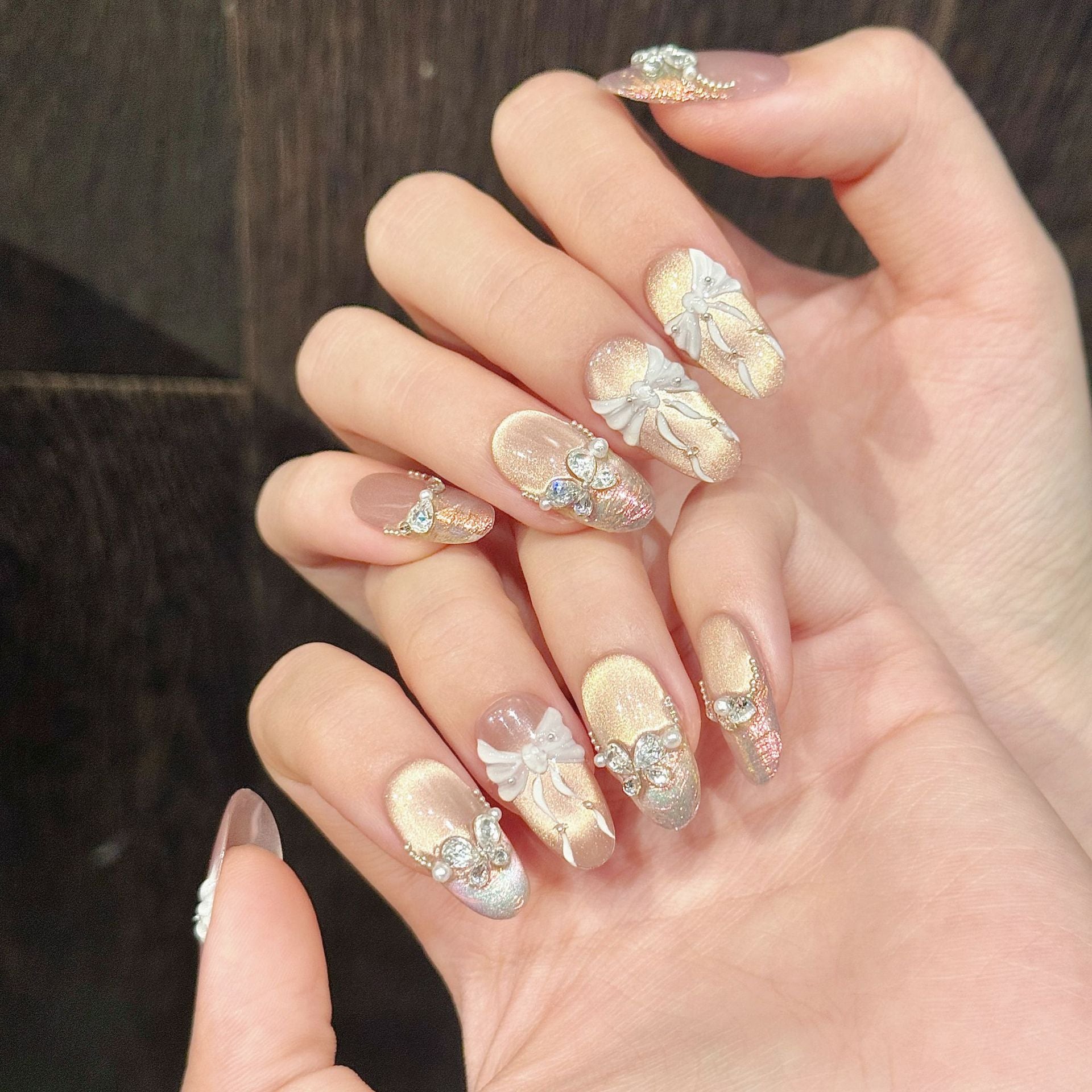 365nails: "Bailarina Ruborizada" – Uñas Almendradas Medianas Hechas a Mano con Moños 3D y Perlas