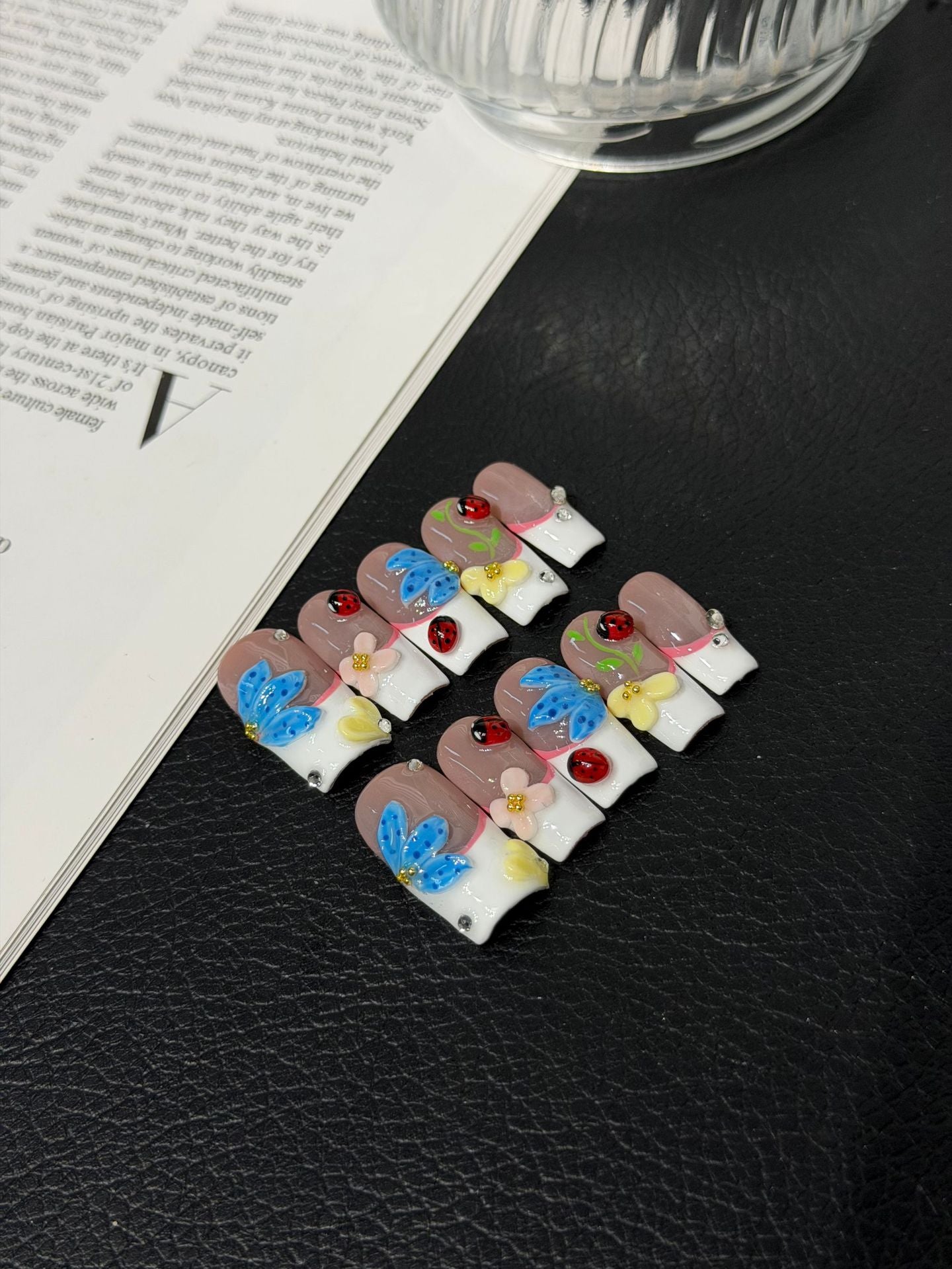 365nails: "베리 블로썸" – 3D 플로럴 & 비드 수제 미디엄 아몬드형 네일