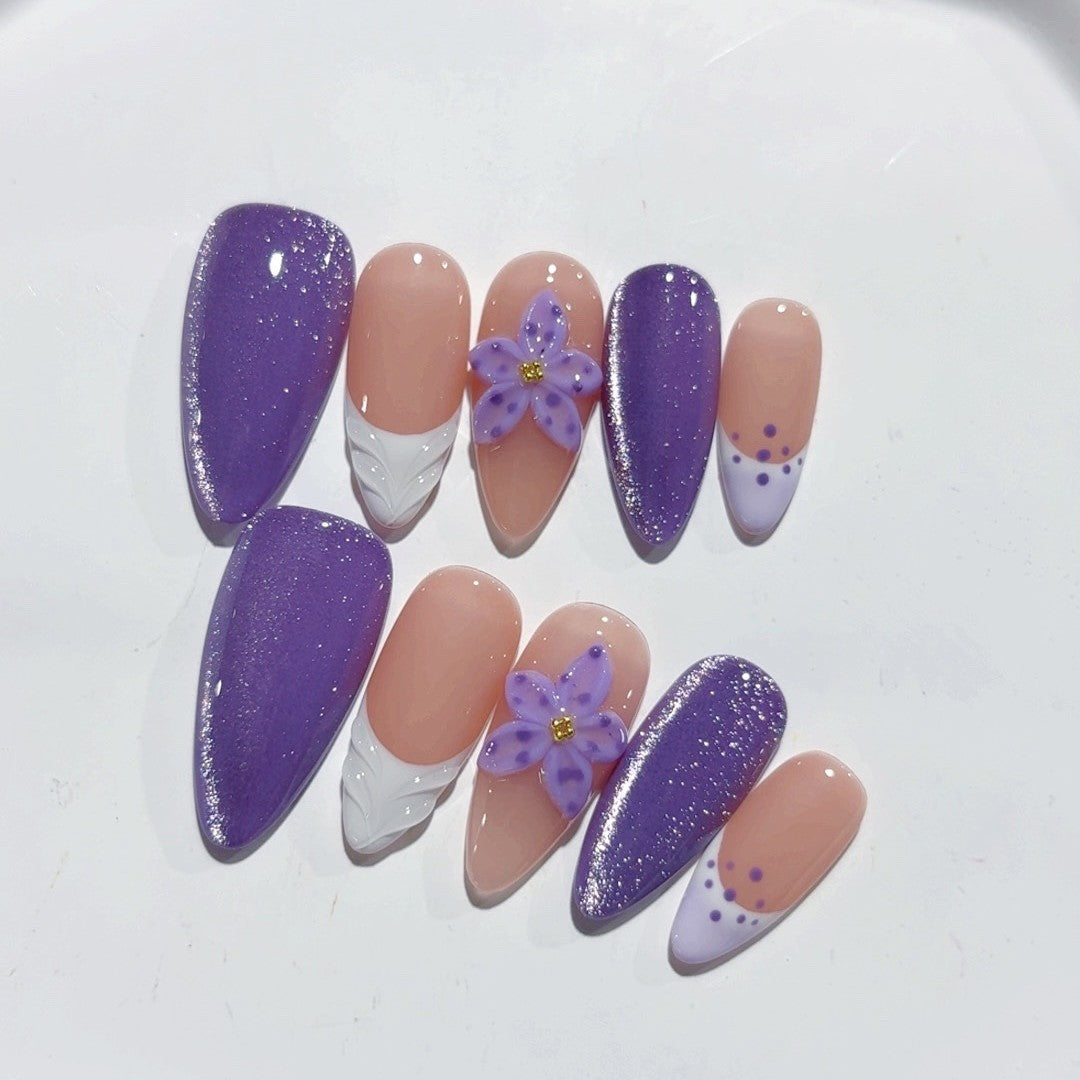 Violet mystique : "French étoile lavande" – long forme amande violet et nude, ongles press-on fait main