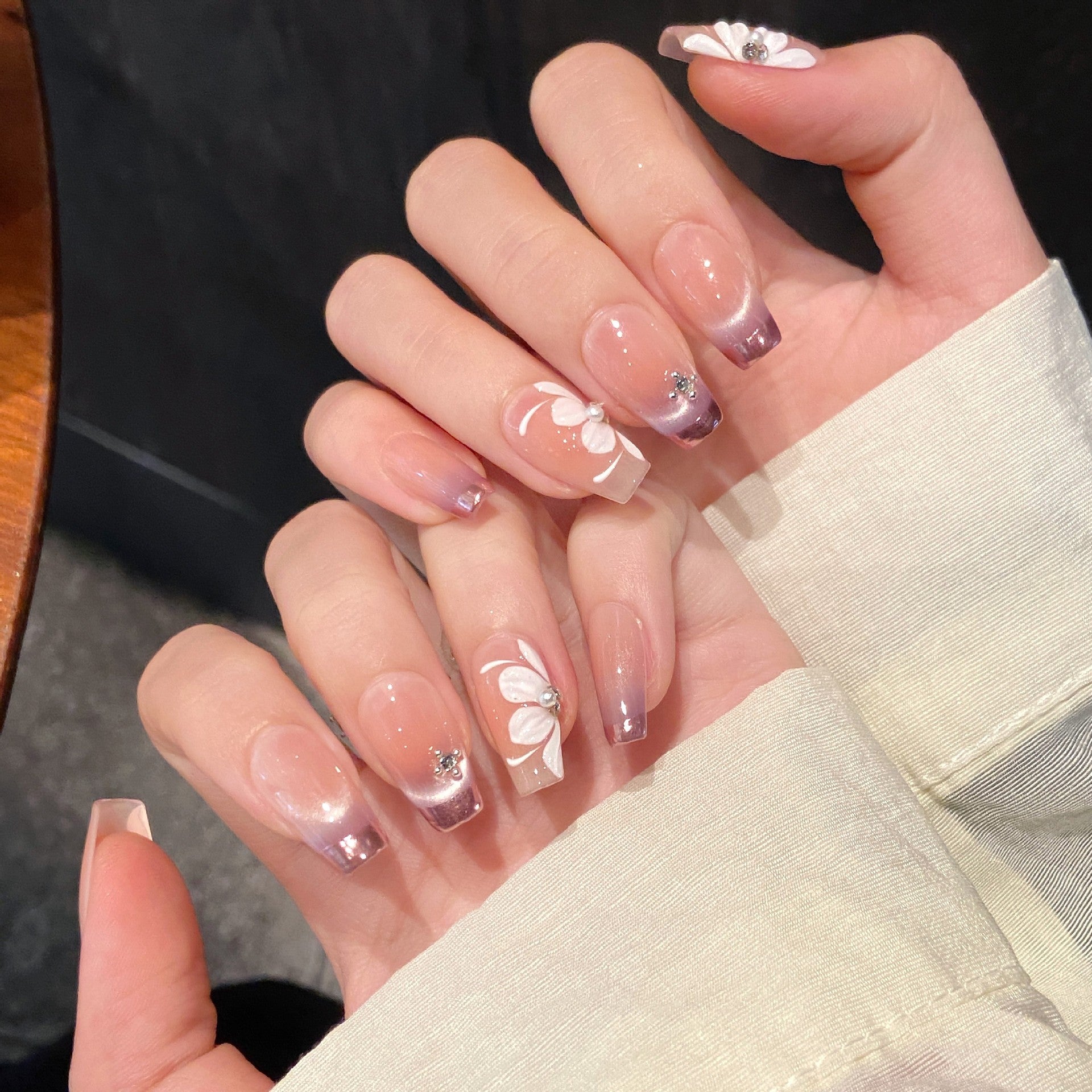 365nails: "Violeta em Flor" – Unhas Quadradas Degradê Olho de Gato Florais Pintadas à Mão