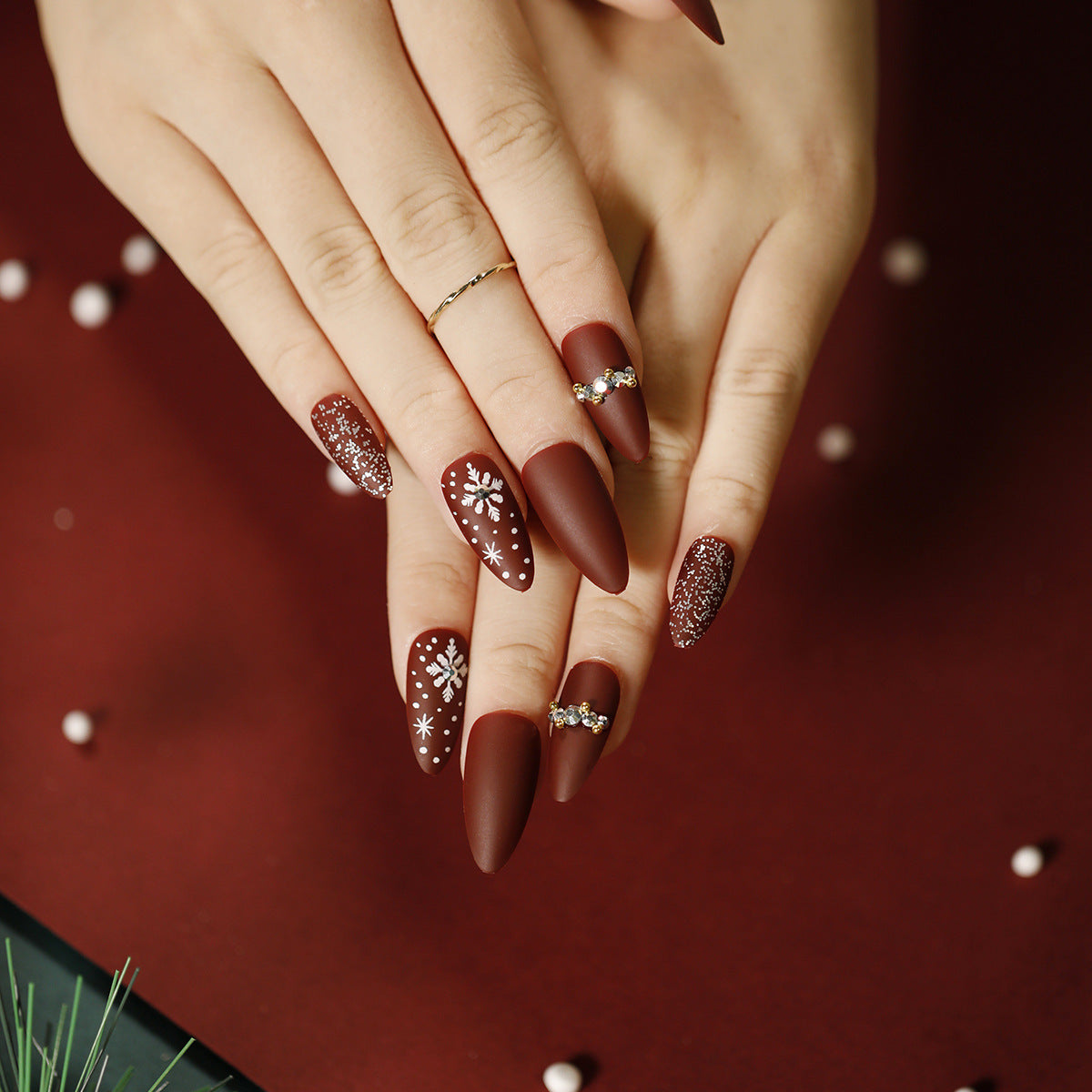 Uñas navideñas con diseño de copos de nieve, diseño de muñeco de nieve, manicura corta con lazo almendrado y uñas largas, venta al por mayor | 365nails