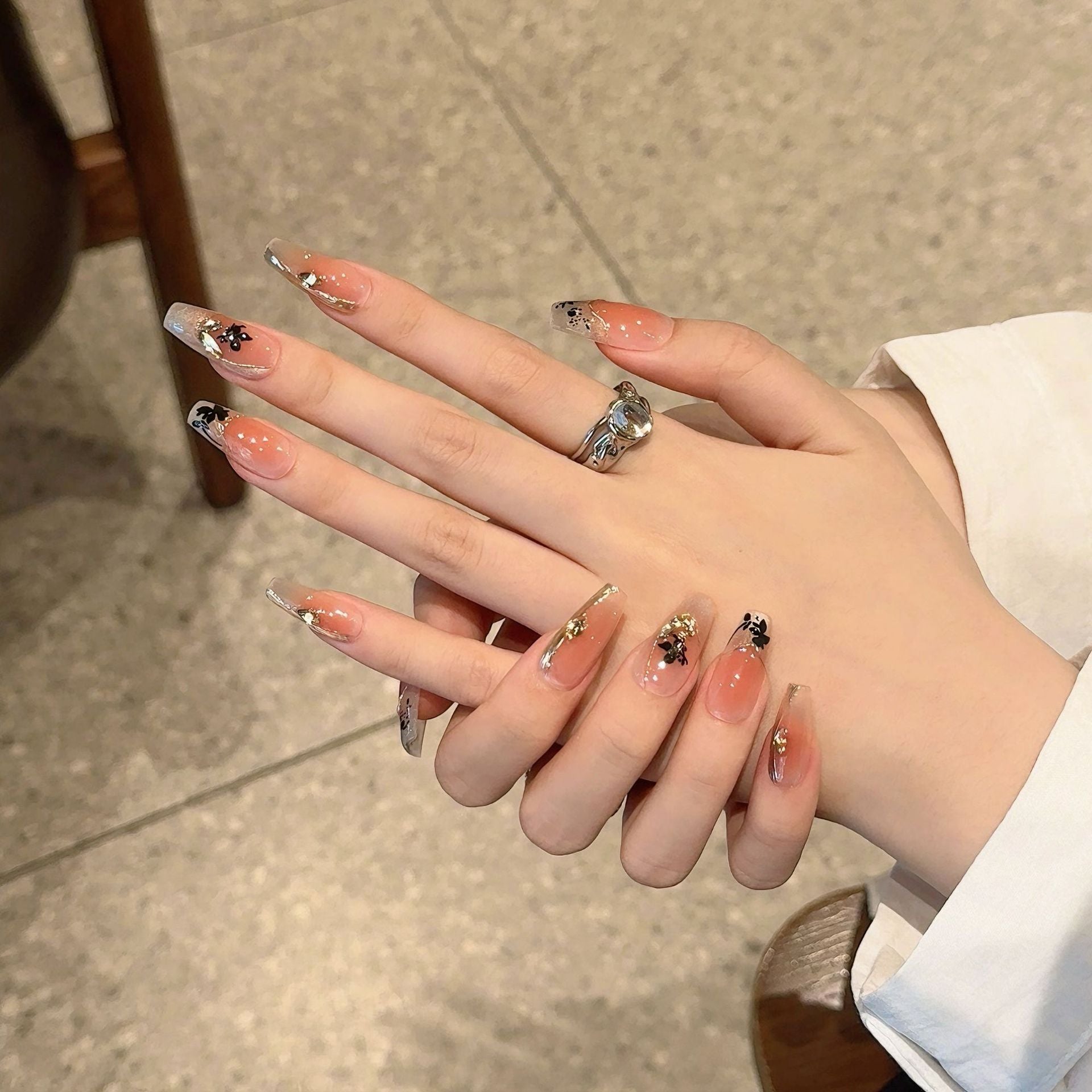365nails: "Midnight Bloom" – Unhas Postiças Artesanais Pretas Florais 3D Formato Caixão
