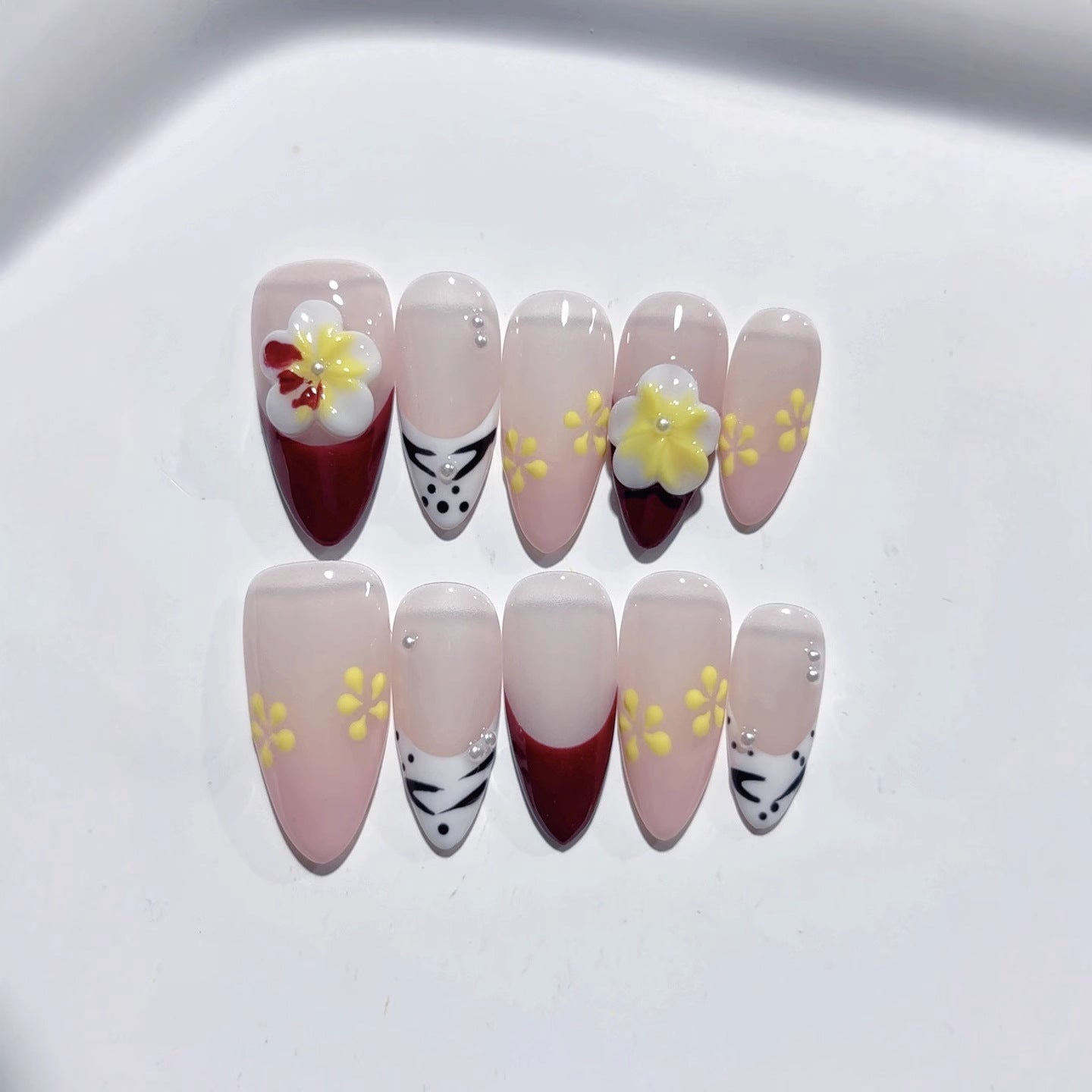 Wild Bloom: "Leopard Lily" – Unhas Postiças Amendoada