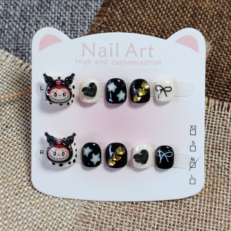 365nails：Kuromi 暗黑甜心 — 手工製可愛短款橢圓形穿戴甲（Kuromi 與蝴蝶結圖案）