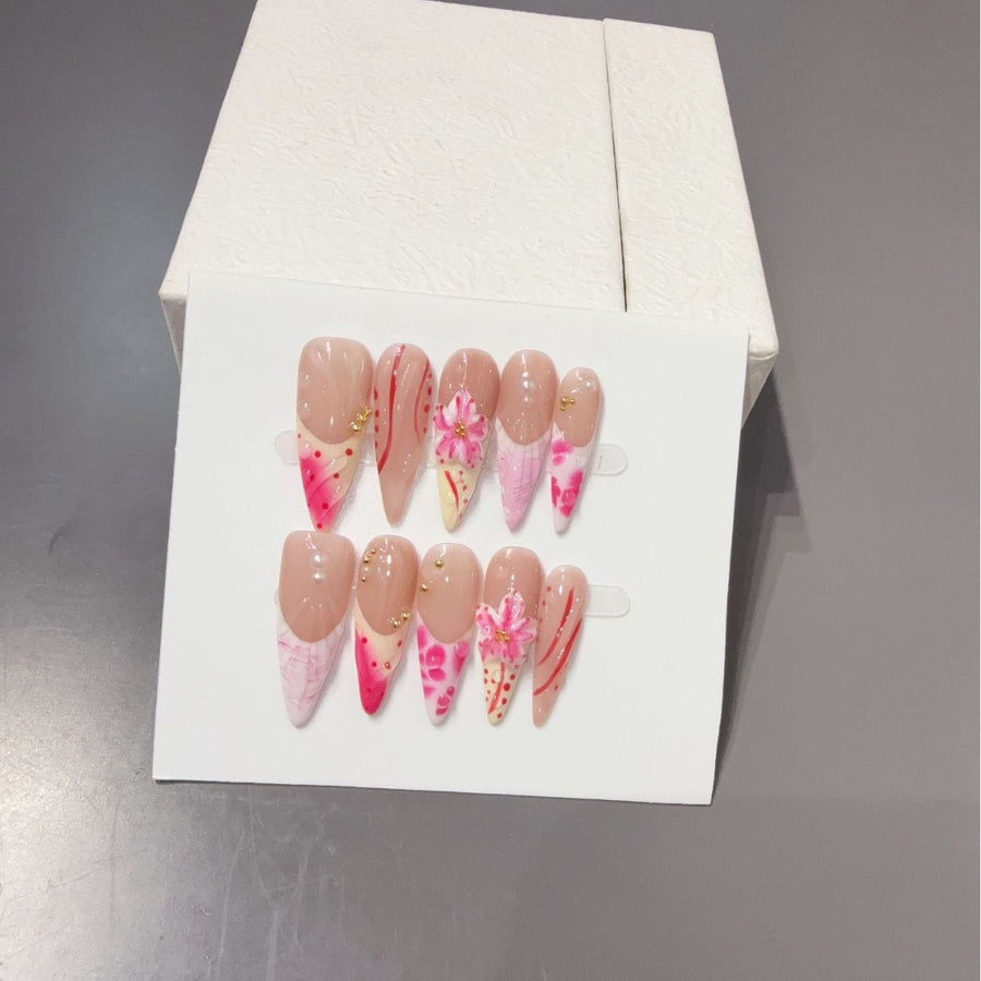 365nails: "수줍은 로맨스" – 3D 꽃 장식 수제 스틸레토형 네일