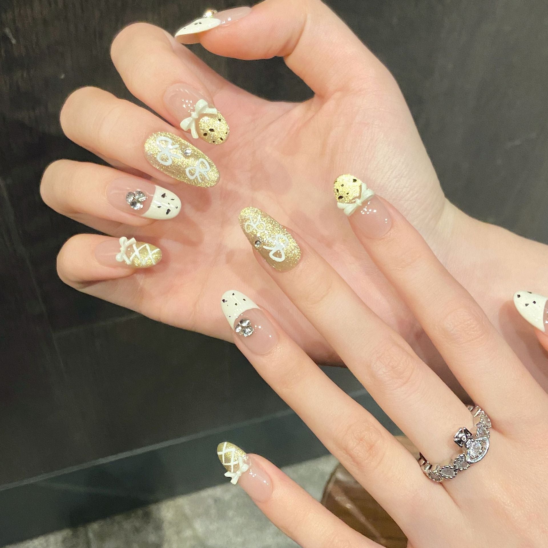 365nails: "Golden Bowknot" – 3D 리본 & 글리터 수제 아몬드형 네일