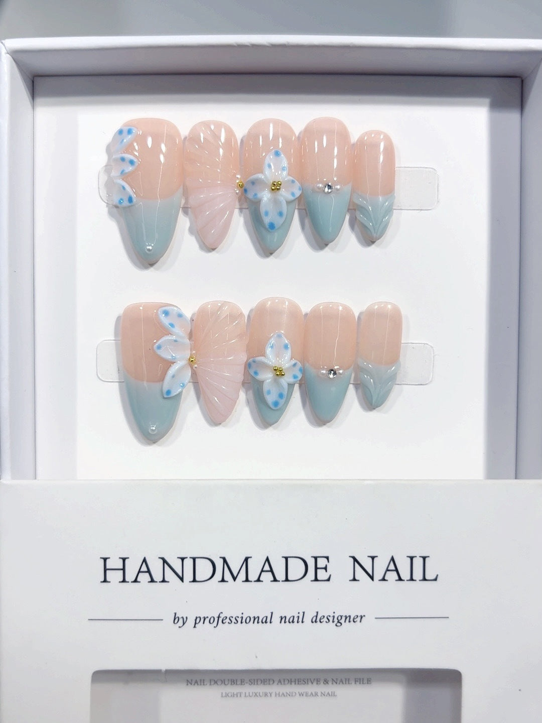 Ocean Breeze: "Floral Francês Azul" – Unhas Postiças Amêndoas