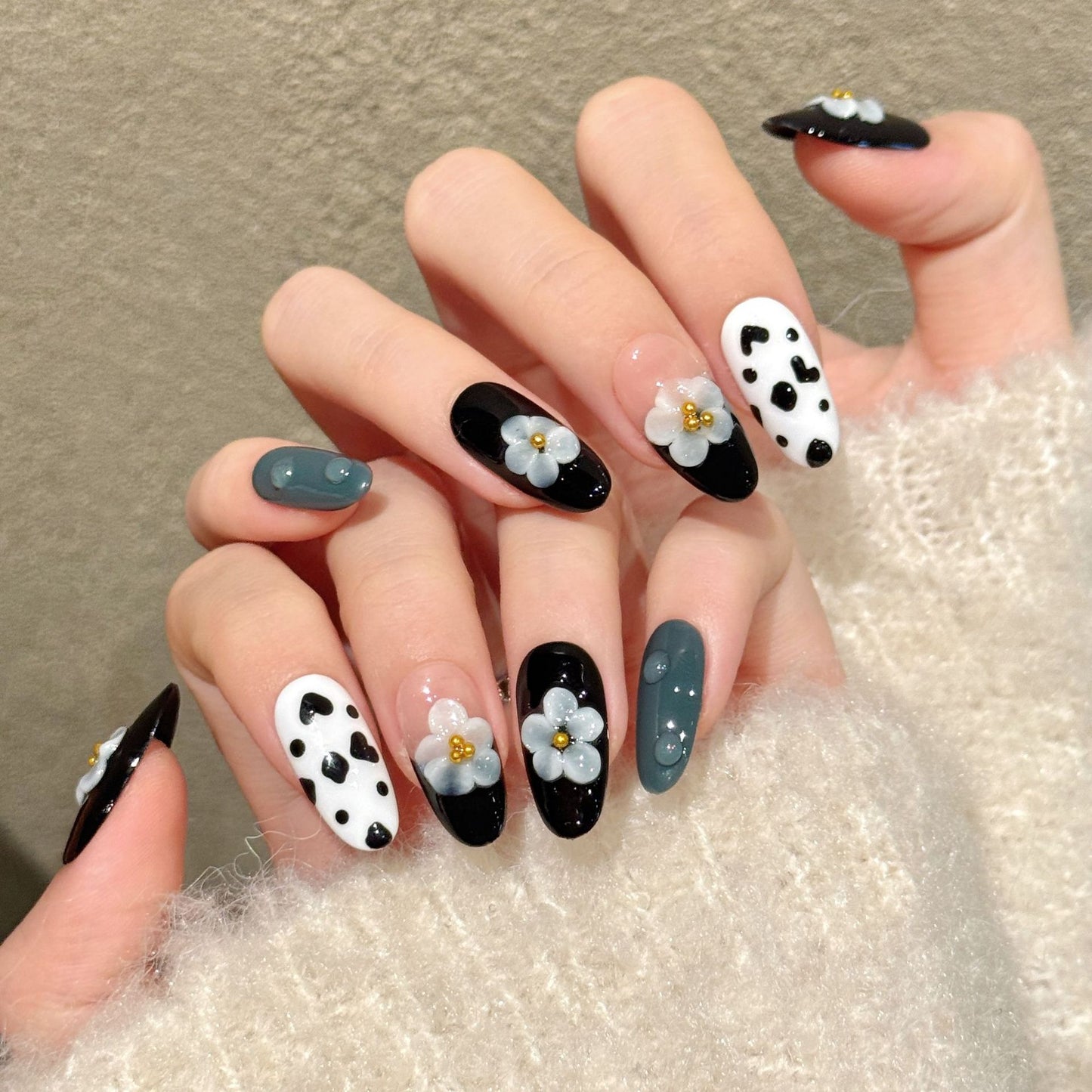 Black White Daisy Cute Modern Nails