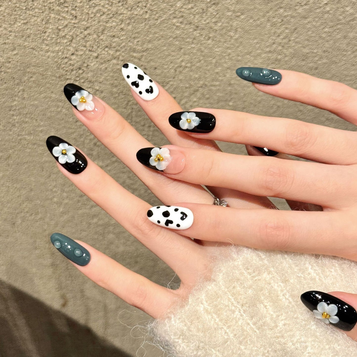 Black White Daisy Cute Modern Nails