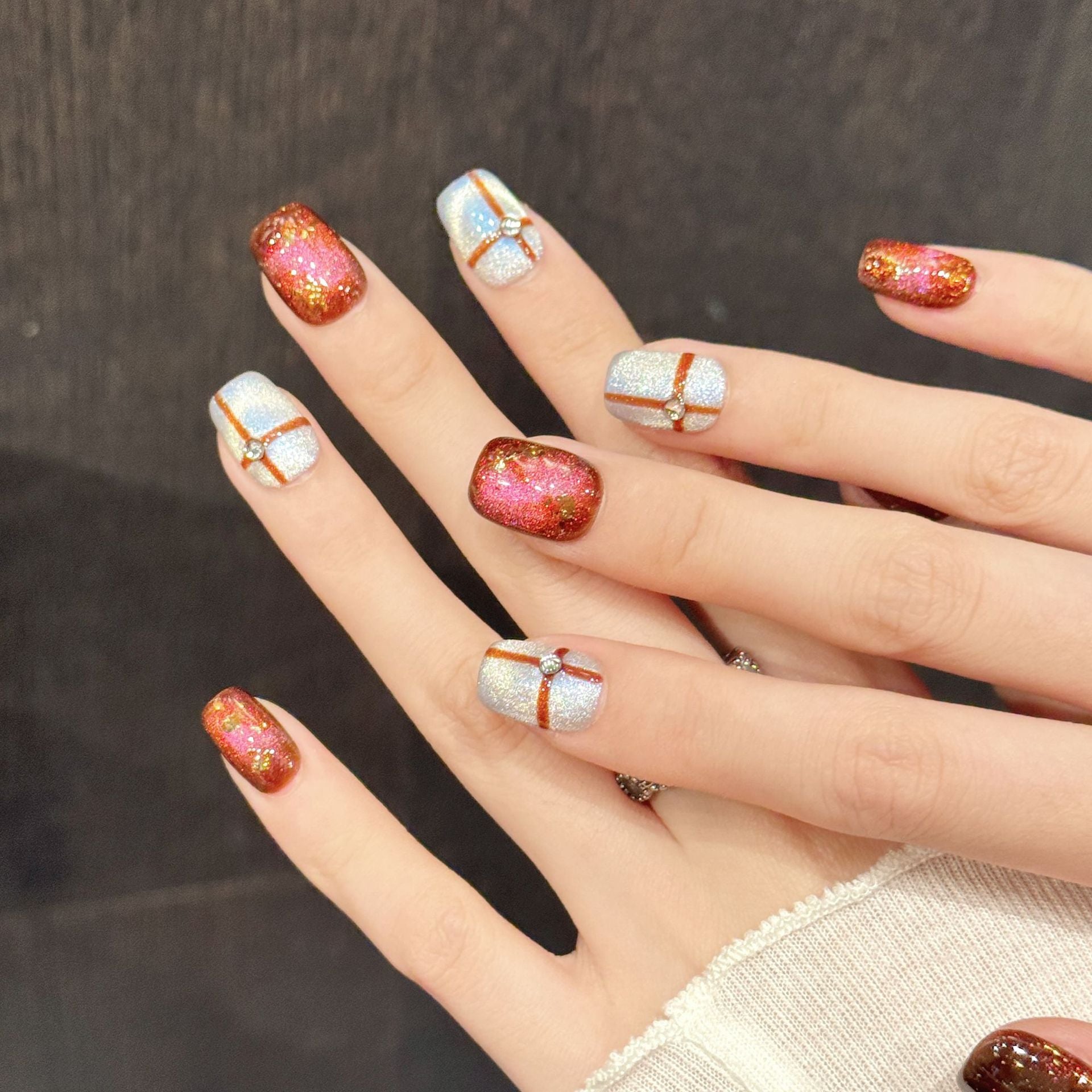 365nails: "Nebula Cross" – 3D Gold Foil Cross Handmade Short Square Nails