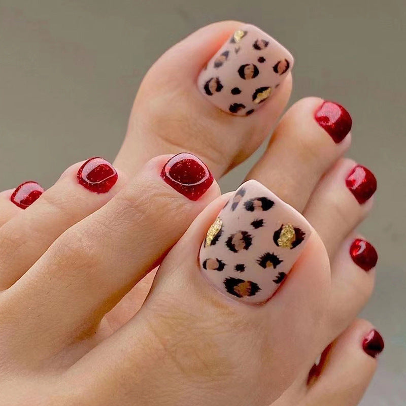 Manicura con estampado de leopardo dulce y fresco en burdeos brillante Modelo de uñas postizas para los pies con uñas postizas de chica elegantes y frescas 24 piezas en caja Piezas de uñas postizas para los pies a presión｜365nails