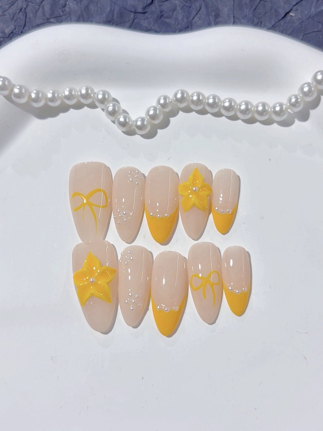 365nails-Sunshine Star: "Yellow Bow & Star" – Unhas Postiças Artesanais Amêndoa Média