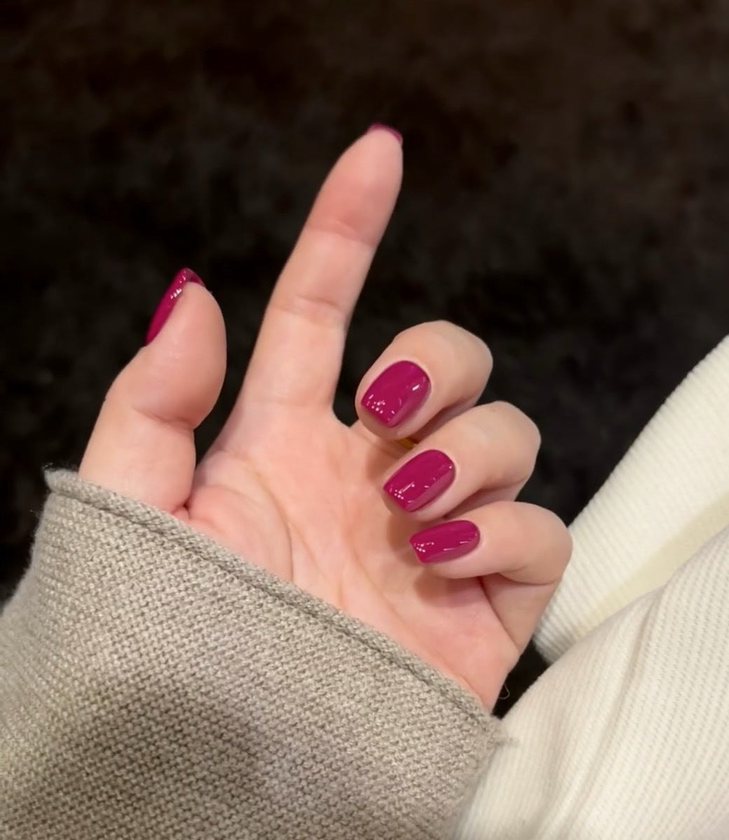 Les essentiels unis — forme ronde courte, mignons — ongles press-on faits main