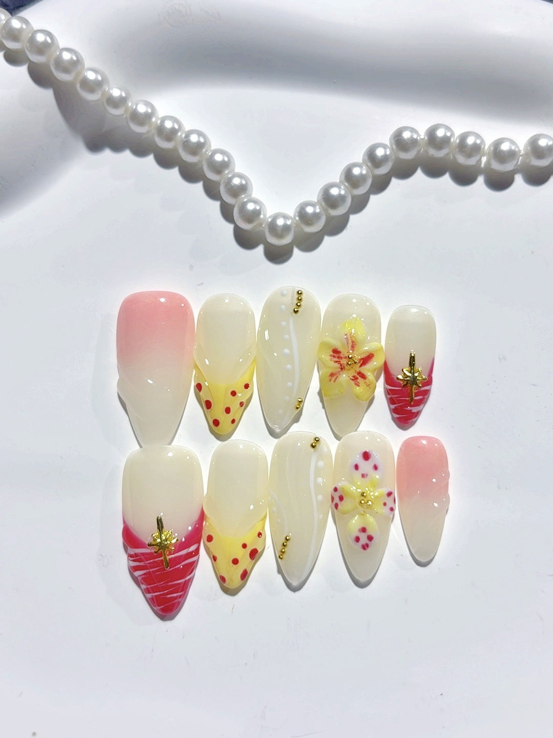 365nails：「草莓花卉波普」– 中長款杏仁形黃紅色水果花卉手工製穿戴甲