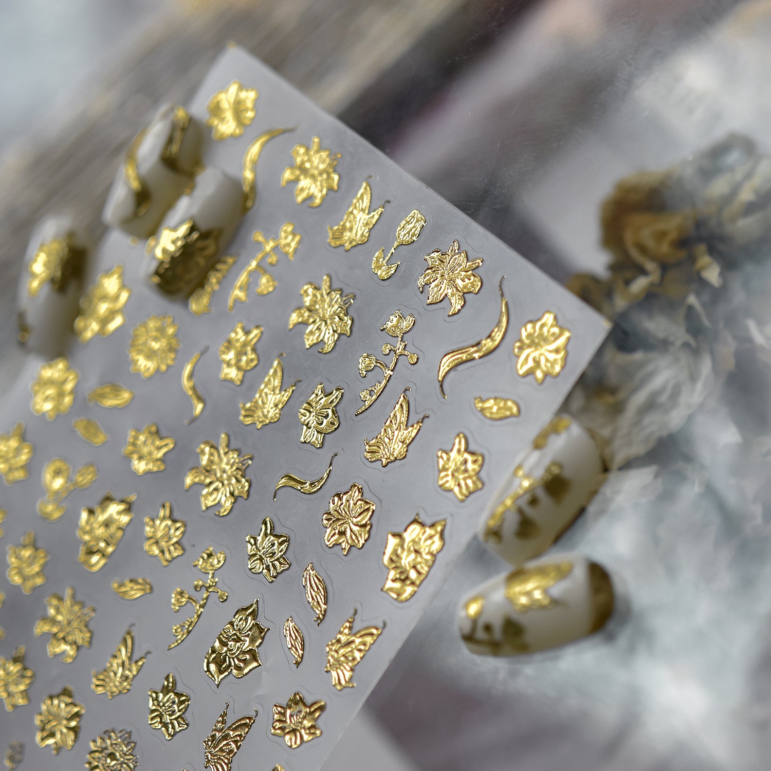 365nails: "Gold Embossed Floral Sticker Set"