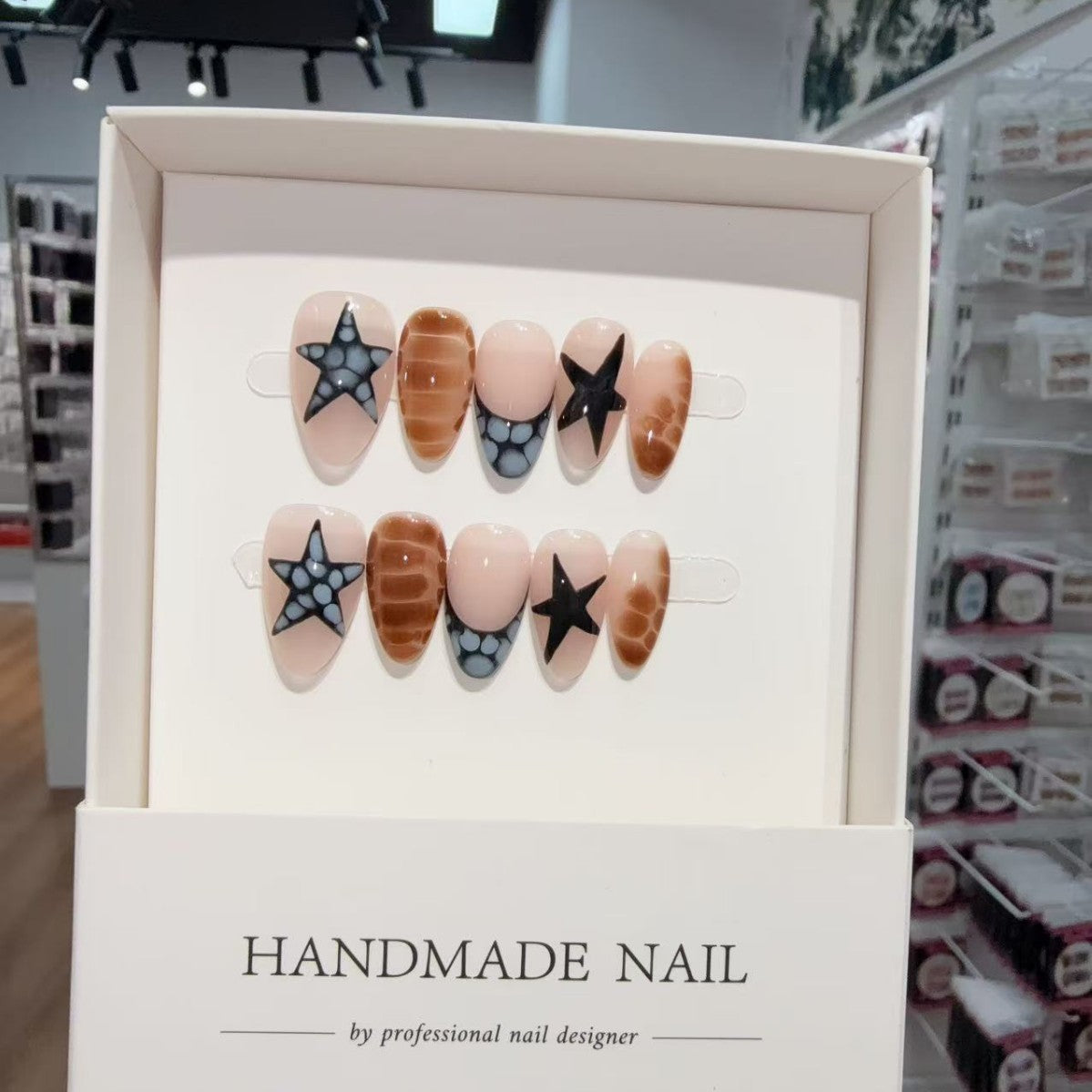 365nails: "Reptile Chic" – 3D 별 수제 아몬드형 프레스온 네일