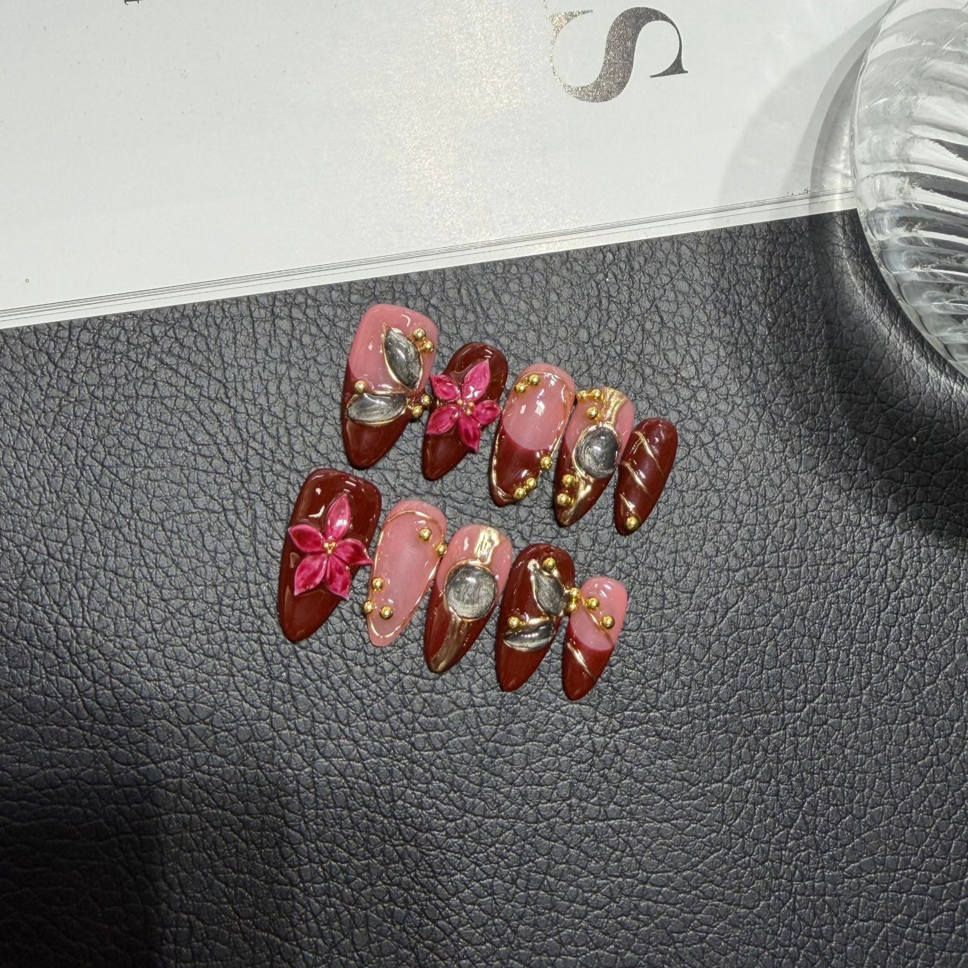 365nails: "Devaneio Outonal" – Unhas Stiletto Artesanais com Flores 3D e Folhas de Ouro