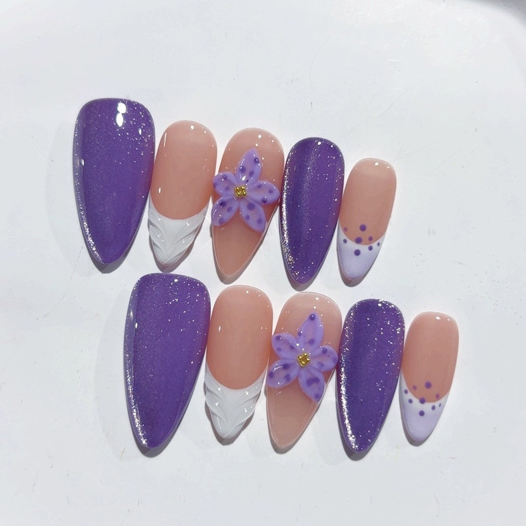 Violet mystique : "French étoile lavande" – long forme amande violet et nude, ongles press-on fait main