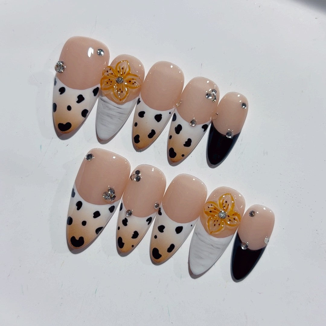 365nails-Wild Safari: "Daisy Dalmatian" – Almond Shape Handmade 3D Carved Press-On Nails