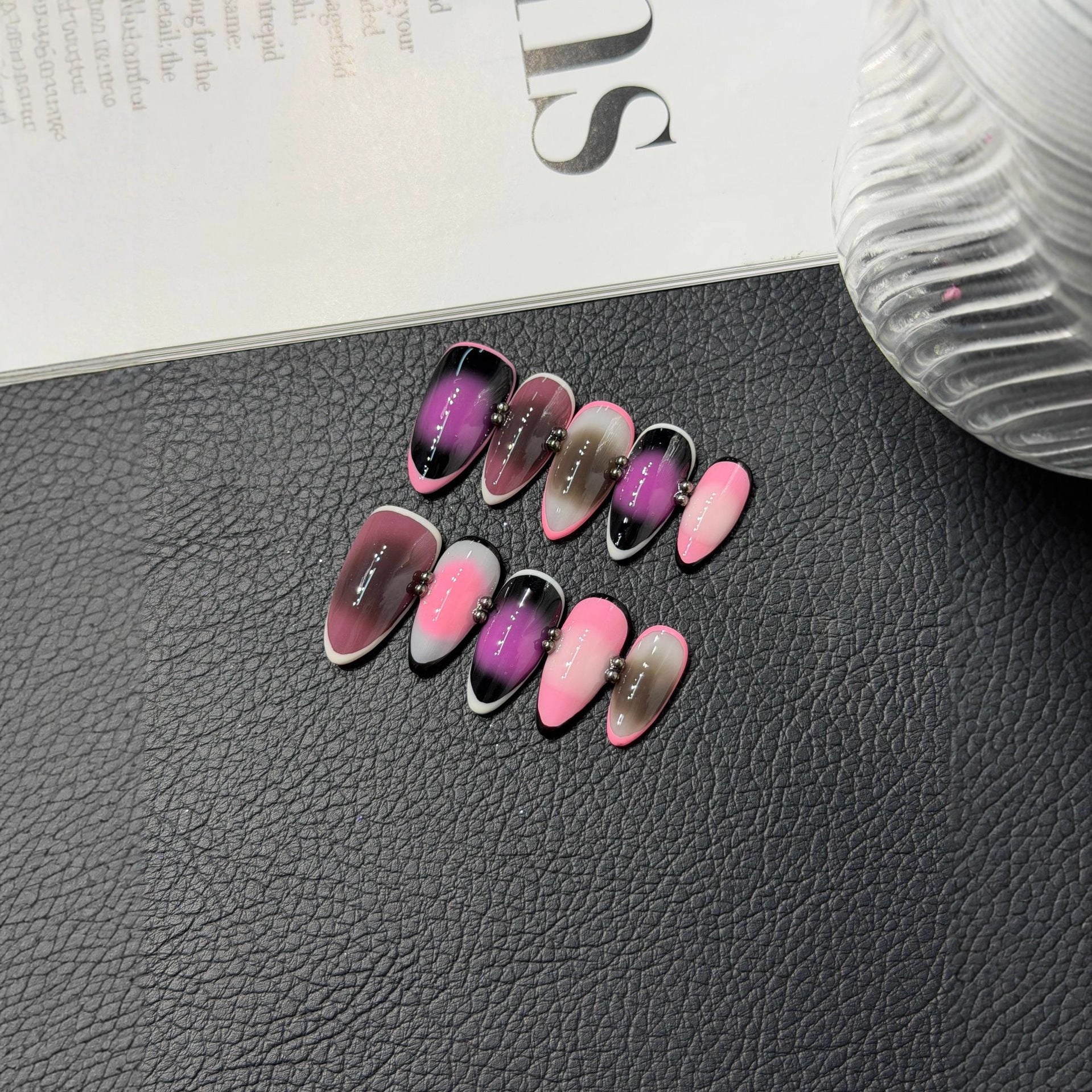 365nails: "Galactic Vibe" – 옴브레 & 캣아이 수제 코핀형 네일