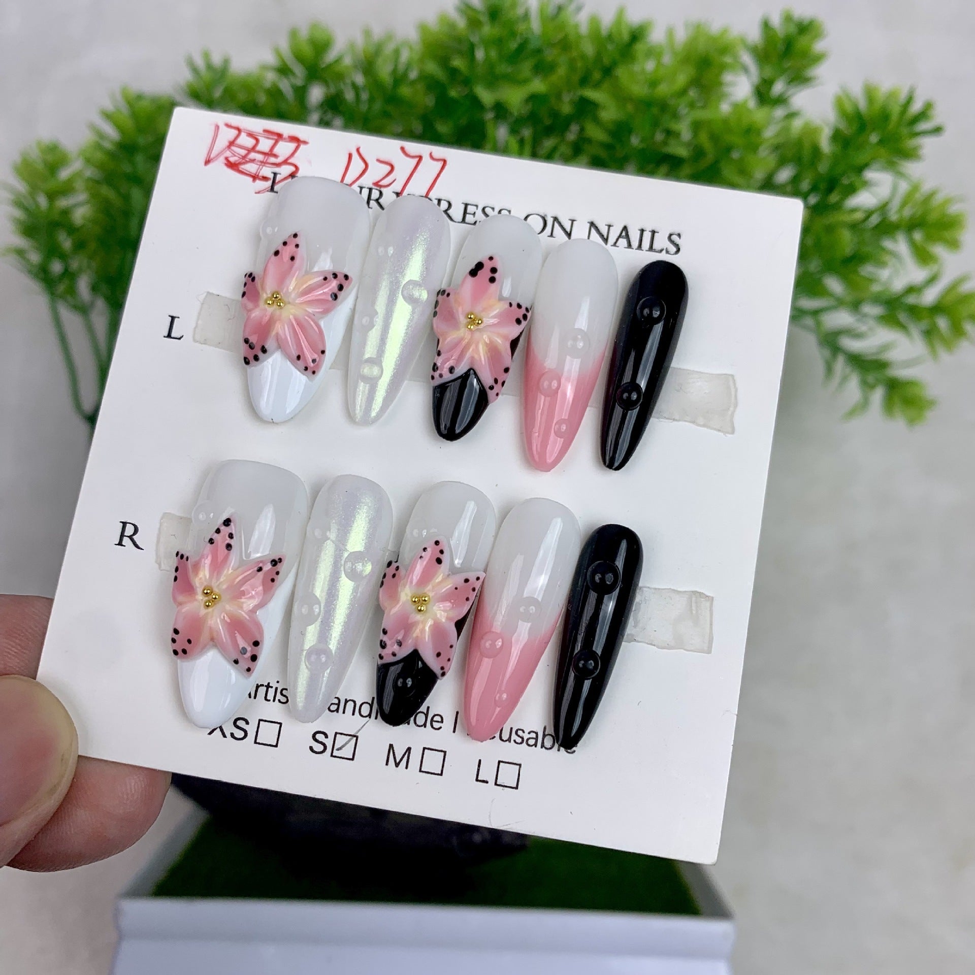 365nails: "핑크 릴리 누아르" – 엑스트라 롱 스틸레토형 릴리 플라워 수제 프레스온 네일