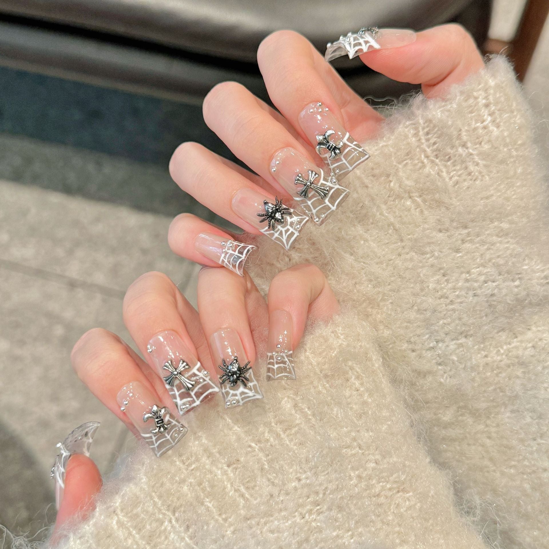 365nails: "Gothic Web" – 3D 거미 & 십자가 수제 코핀형 네일