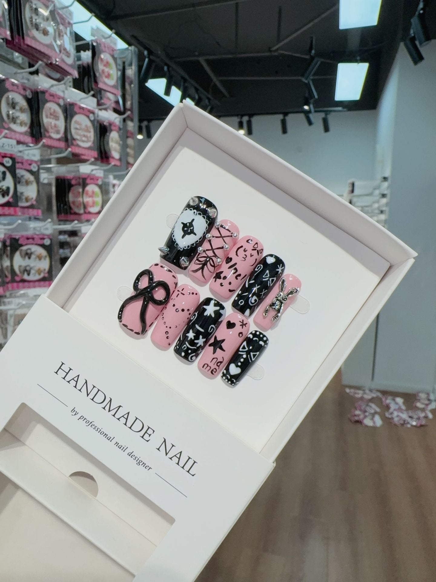365nails: "Punk Princess" – 3D Bowknot & Graffiti Art Handmade Short Square Nails
