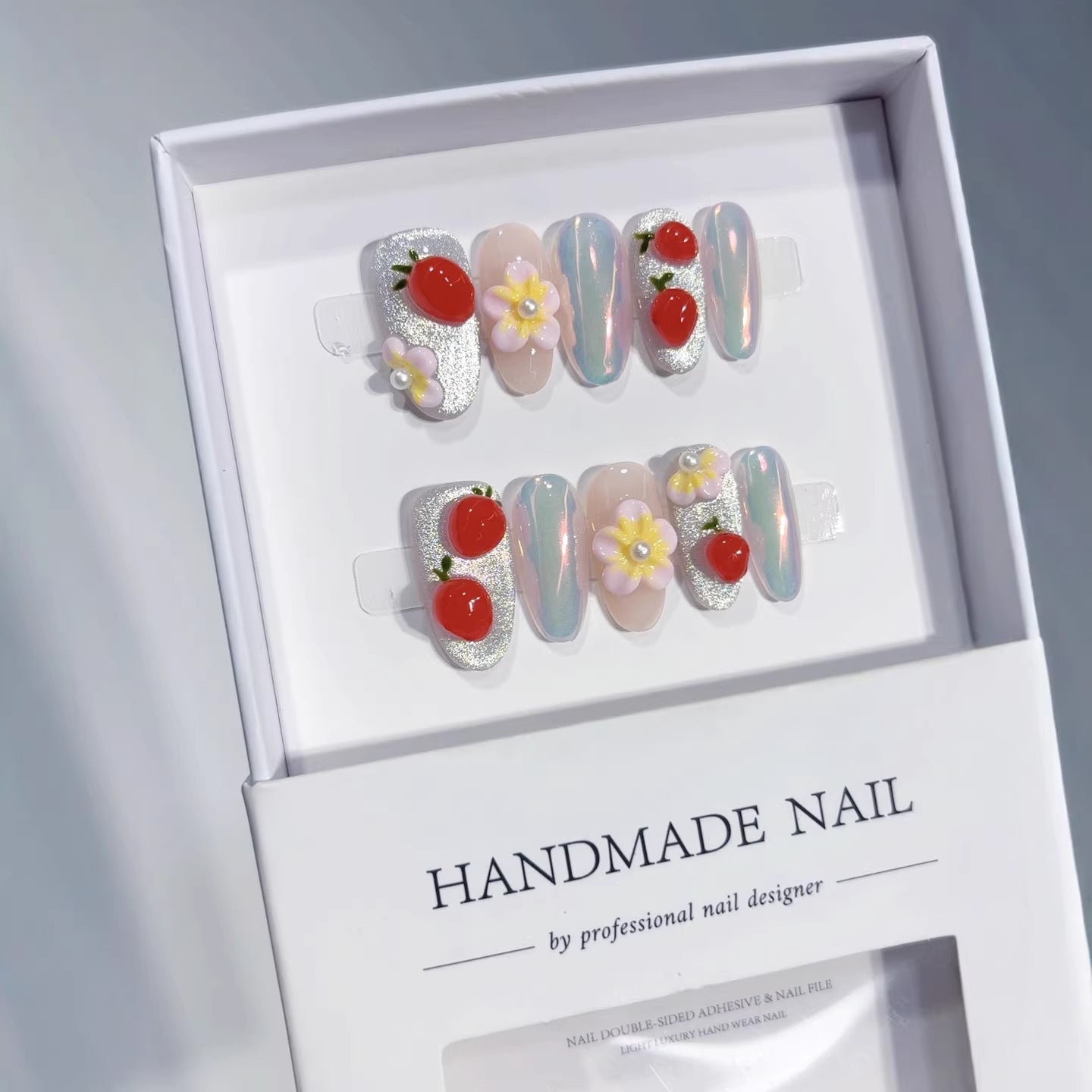Cherry Berry: "Morango & Floral" – Unhas Postiças Quadradas