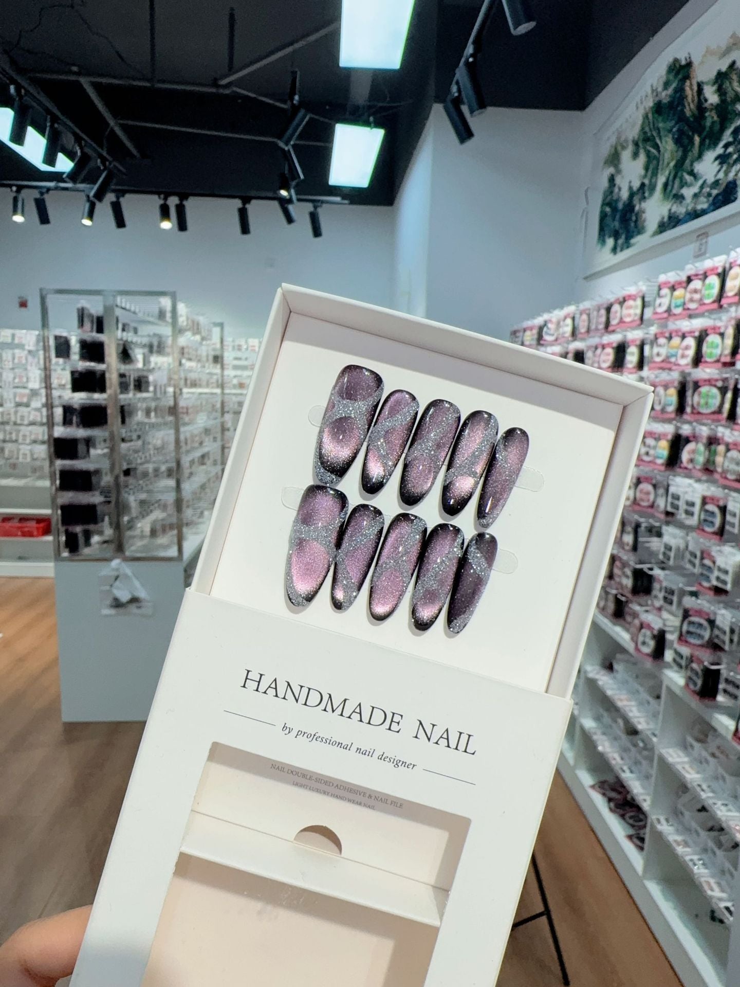 365nails: "Galactic Mauve" – 3D Cat Eye Handmade Almond Nails