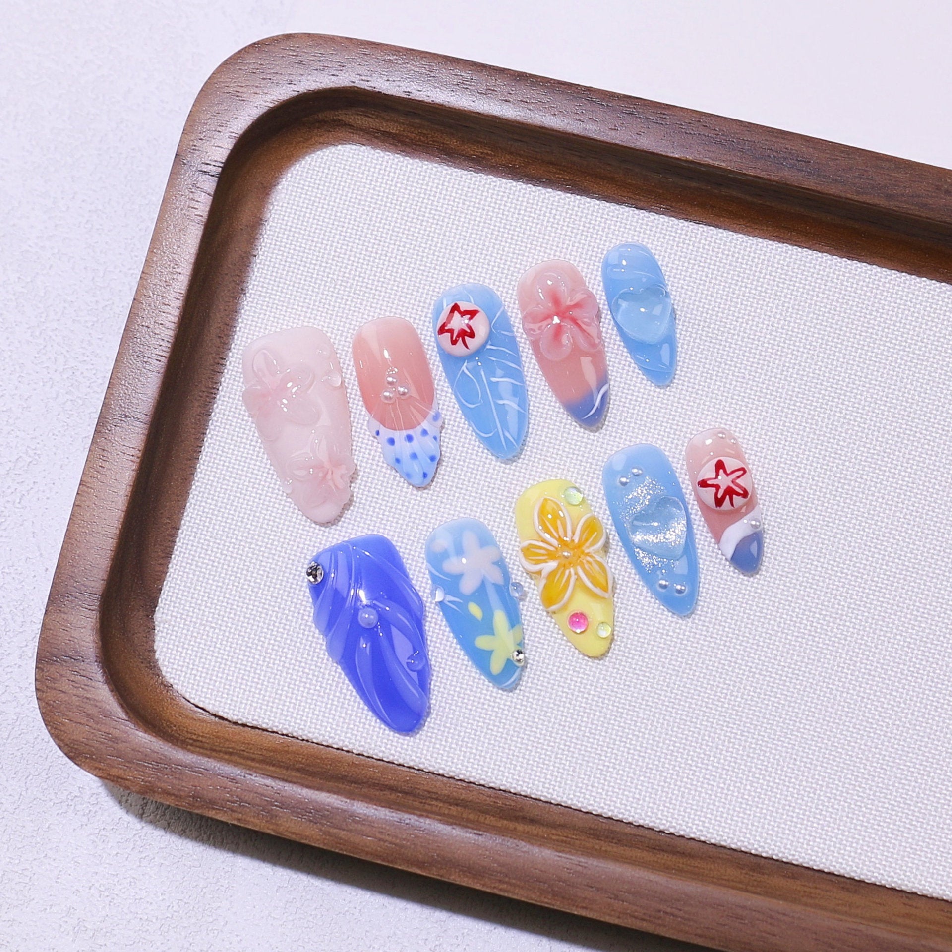 365nails：「海星與花卉」– 中長款 杏仁形 藍色 海洋花卉 手工製 穿戴甲