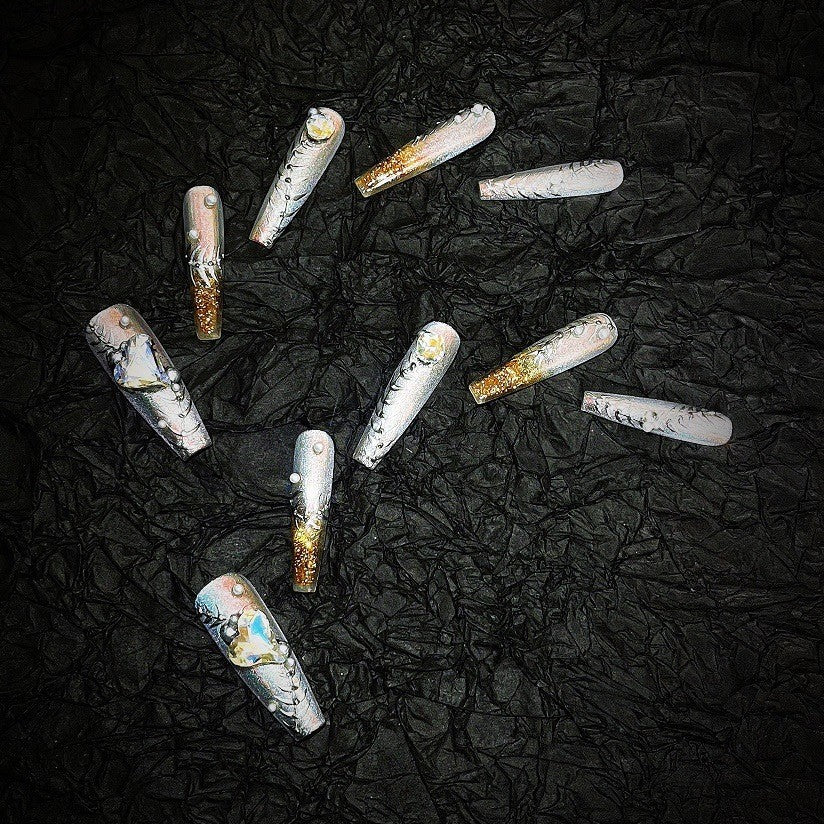 Title Snowfeather Foil | Icy White Ink-Leaf Press-On Nails