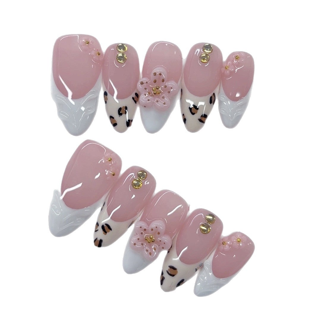 Dálmata Fofo: "Blush Spot" – Unhas Postiças Amendoada