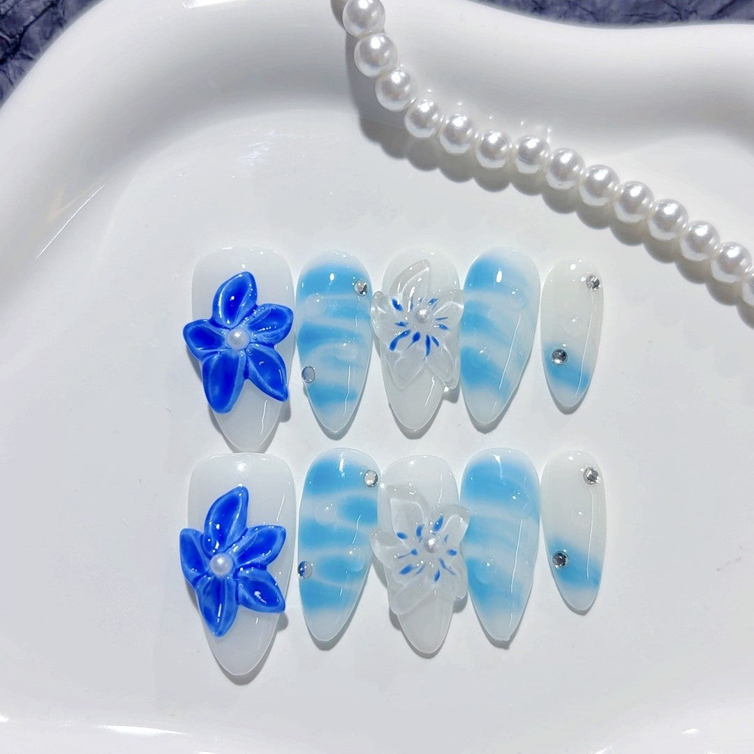 365nails-海洋綻放：「藍波花卉」– 中長款杏仁形手工製甲片