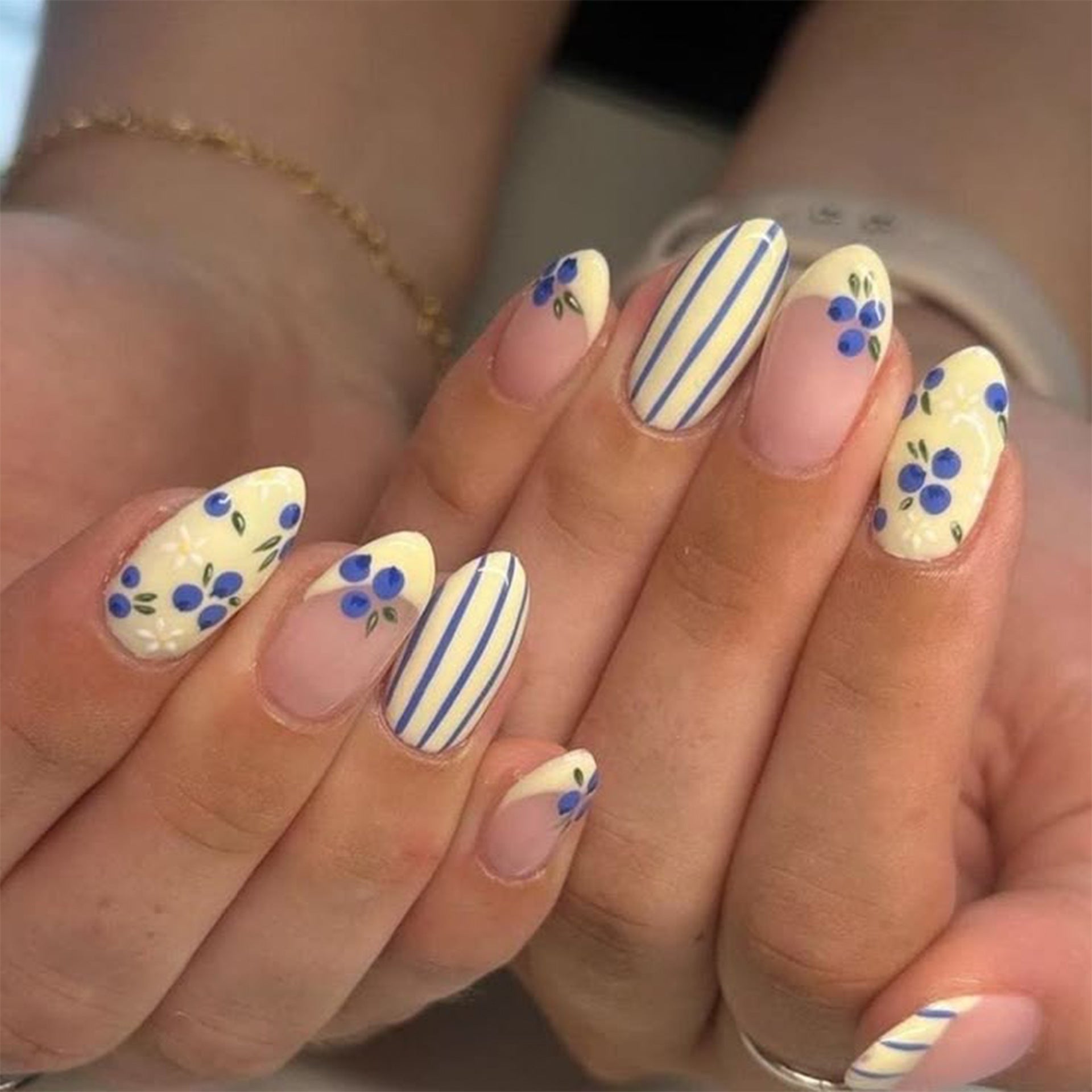 365nails: "Blueberry Floral Stripe Oval" – French Tip Press-on Nails