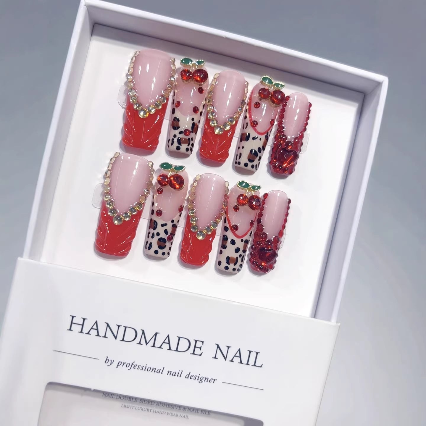 Cerise Passion : « Cerise Rouge » – Ongles press-on carré long