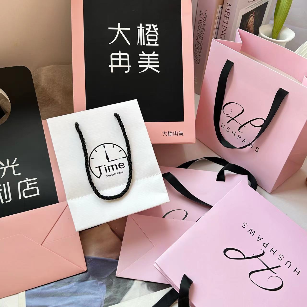 高級紙質購物袋 — 時尚精品手提禮袋，適合送禮與包裝