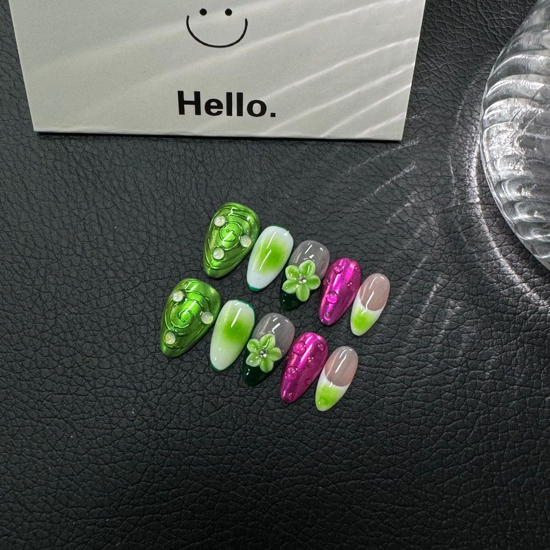 365nails: Jardin émeraude – ongles press-on forme amande, fait main, motif floral 3D