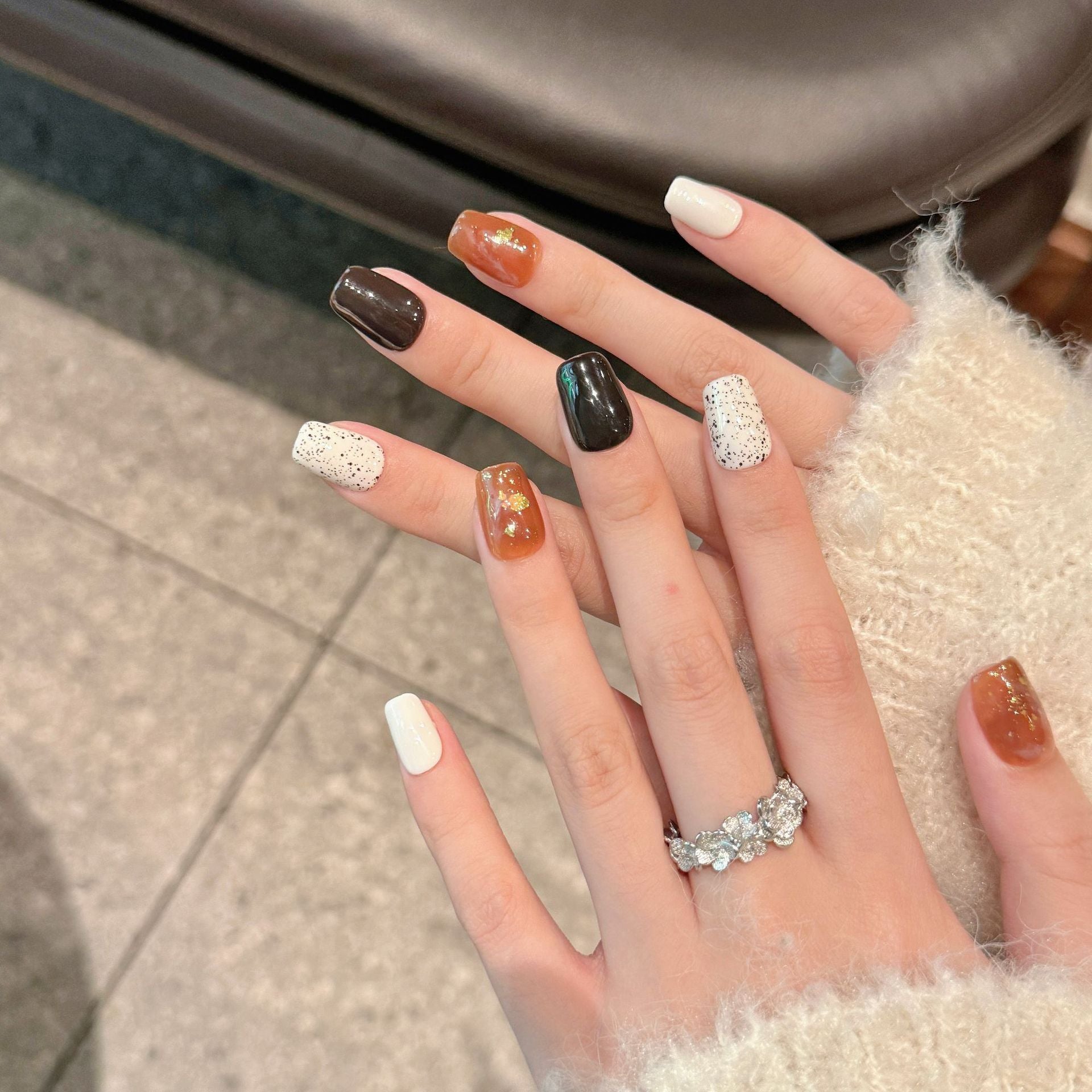365nails: "Autumn Gold" – Hand-Painted Gold Foil & Speckle Short Square Nails