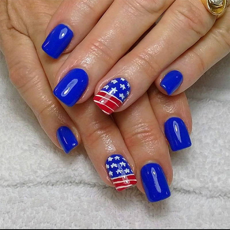365nails: "Patriotic Chevron" – Geometric Chevron & Star Printed Oval Nails