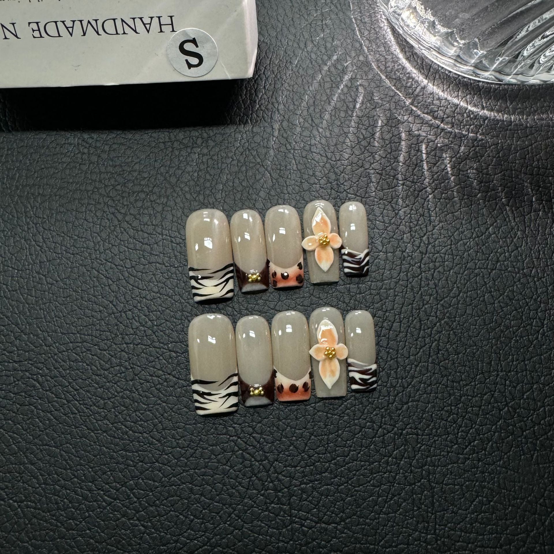 365nails: Safari fleuri – ongles press-on forme amande, fait main, motif floral 3D