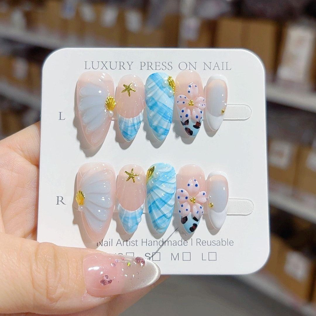 365nails: "海洋貝殼美人魚" – 中長款杏仁形海藍色手工製穿戴甲