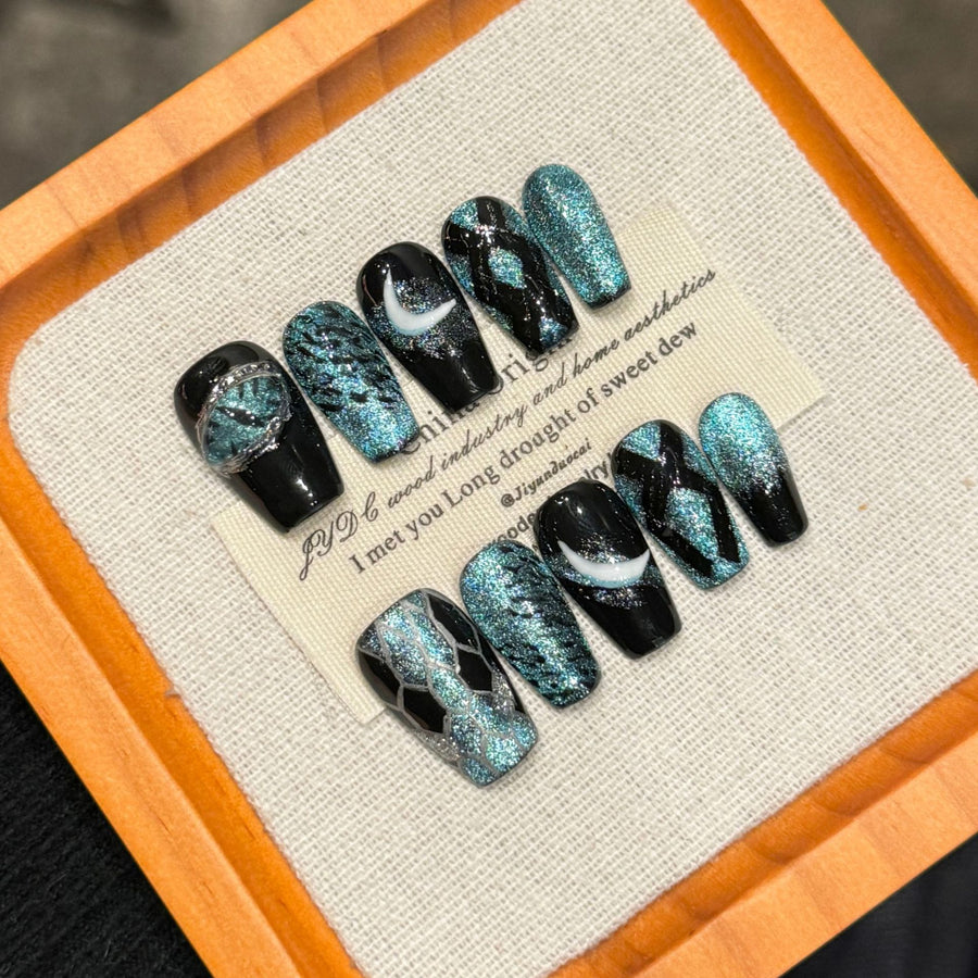 365nails : « Sirène de minuit » – Ongles forme coffin marbrés effet œil-de-chat, fait main