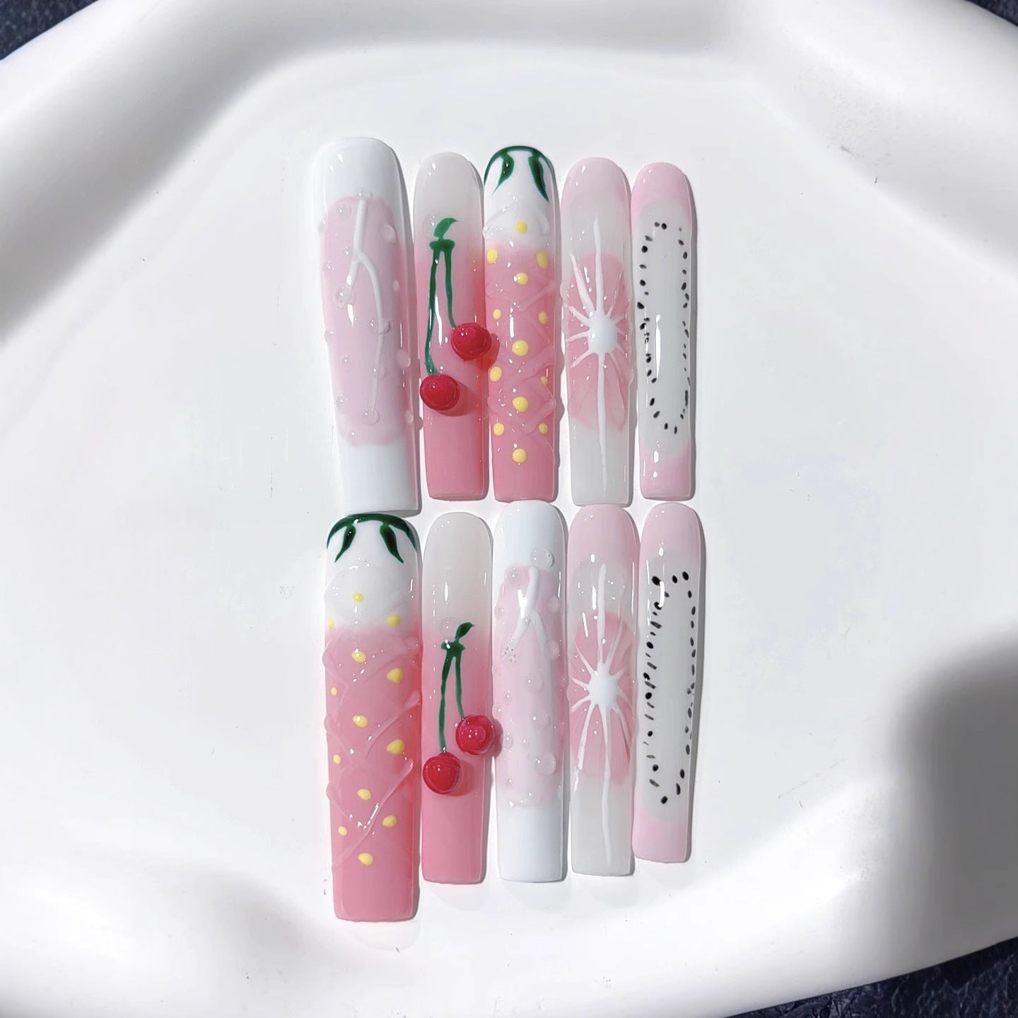 Unhas Postiças em Gel em Tons Pastel Fofas com Gelatina de Fruta de Cereja