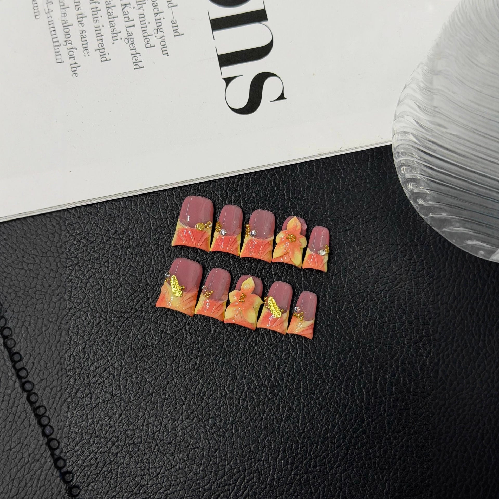 365nails : « Lueur éthérée » — ongles press-on forme coffin faits main, fleurs 3D et perles