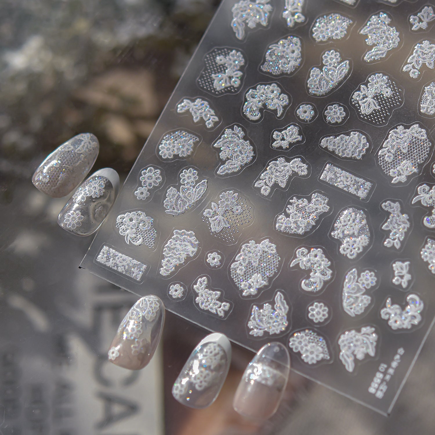 白色蕾絲花卉：「新娘蕾絲綻放」— 5D 浮雕甲貼