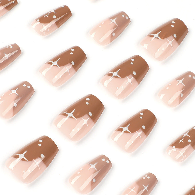 甲片批發：棕色法式 與 白色星點 穿戴甲｜365nails