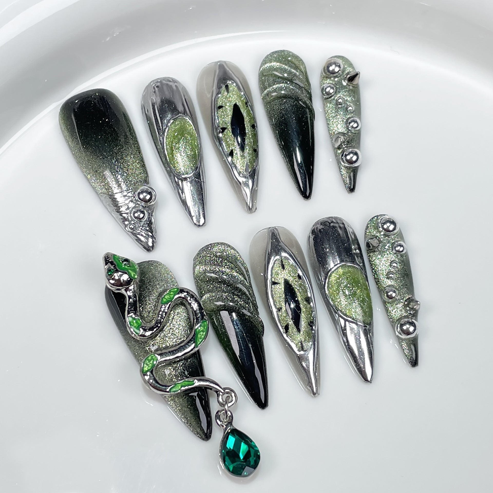Uñas de la Academia de la Serpiente de Slytherin oscuras y puntiagudas, estilo punk, metal, viento, ojo de diablo, uñas postizas hechas a mano | 365nails