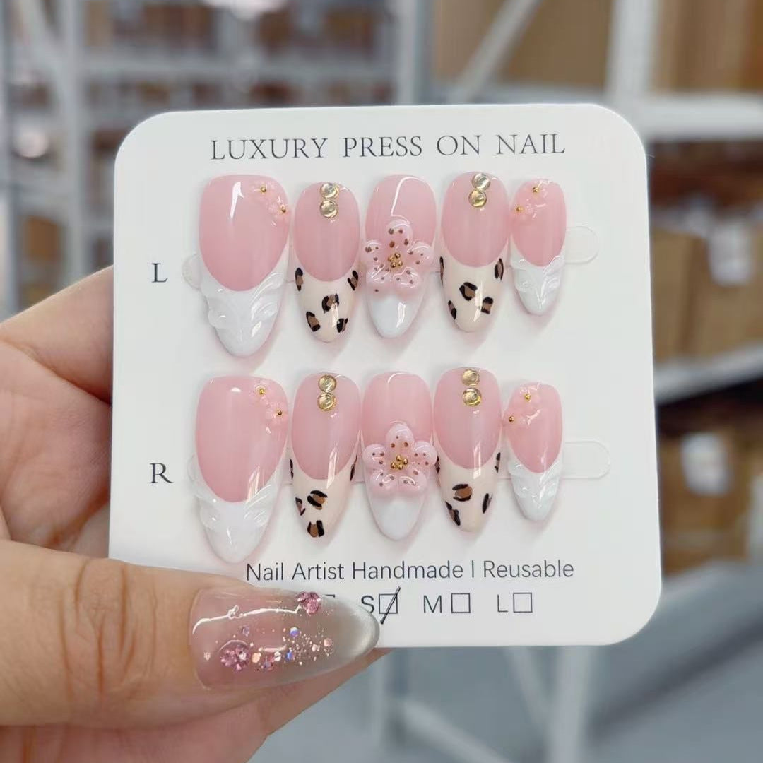 Dálmata Fofo: "Blush Spot" – Unhas Postiças Amendoada